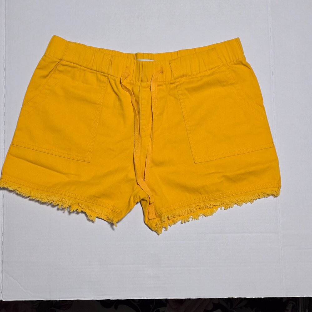 yellow shorts